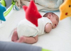 Để sử dụng nôi trẻ em an toàn, ba mẹ phải làm thế nào?