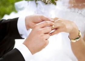 Kinh tế học hôn nhân: Vì sao phụ nữ ít được yêu hơn sau khi cưới