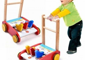 Chọn xe tập đi cho bé như thế nào là an toàn?